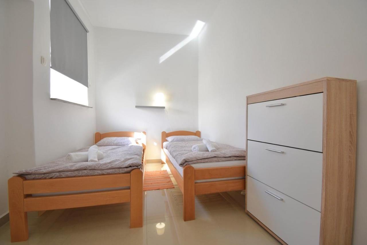 City Centre Apartment With Terrace 2 Πούλα Εξωτερικό φωτογραφία
