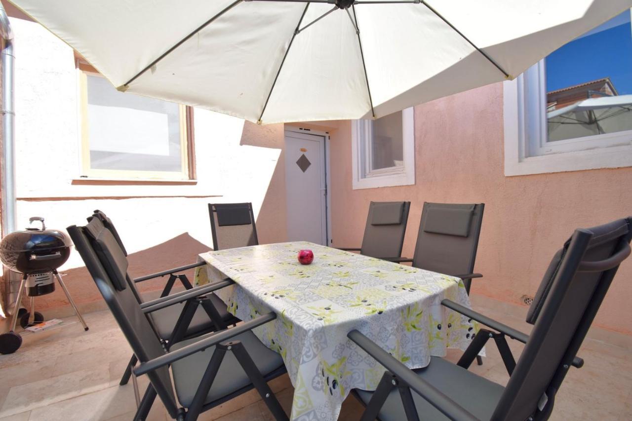 City Centre Apartment With Terrace 2 Πούλα Εξωτερικό φωτογραφία